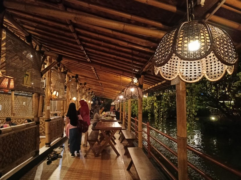 Resto Saung Wulan Tambun Bekasi 2